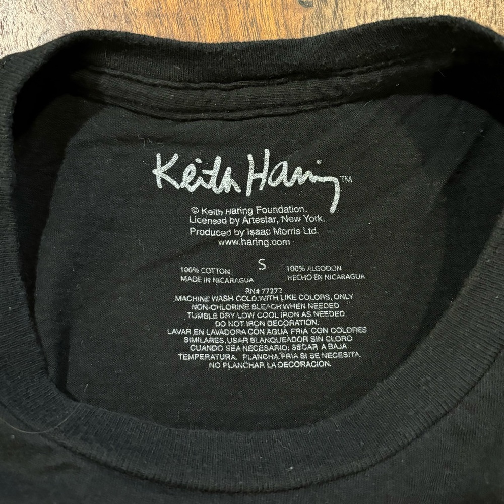 Keith Haring barking red dog black tee size small - Picture 6 of 6